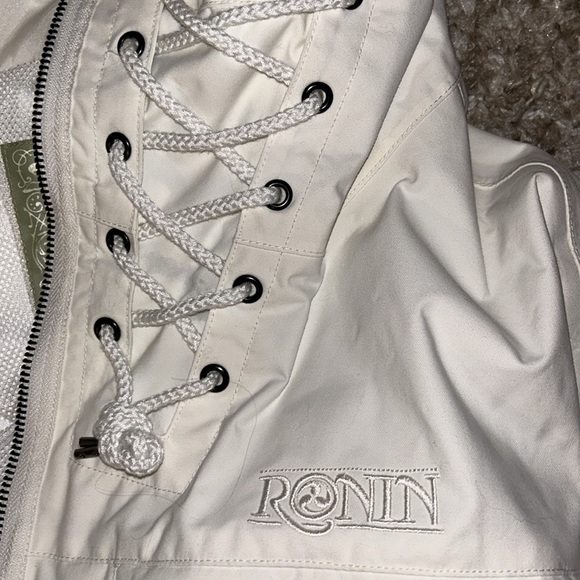 Burton Ronin Roper La Cosa Nostra White “King of Skulls” Winter Jacket - Picture 3 of 14